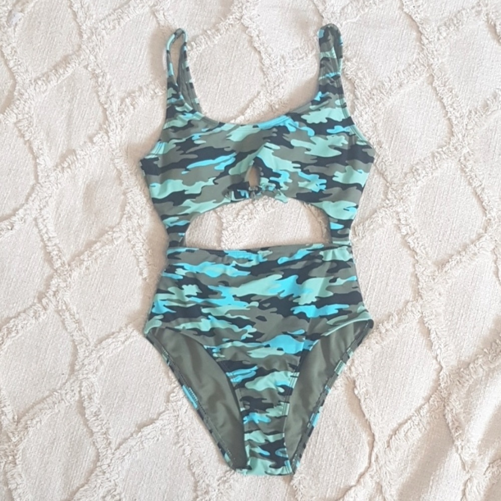 Nwt Nobo one piece cut out camo bathing suit
